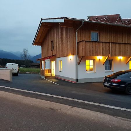 Gaestehaus Am Hahnenkamm Reutte Luaran gambar