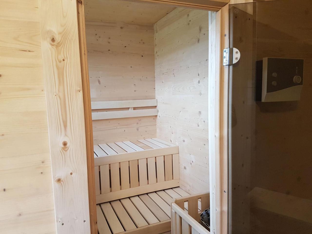 Gaestehaus Am Hahnenkamm Reutte Luaran gambar